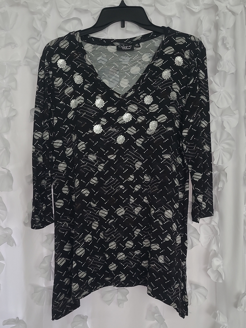 Black V-Neck Mid Length Sleeve Top